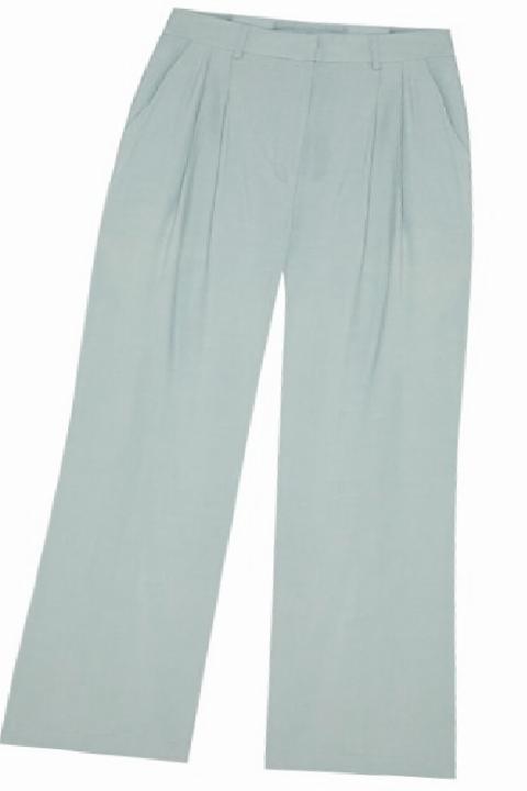 Anti-Trend Pantolonlarla Şıklık: Margot Robbie