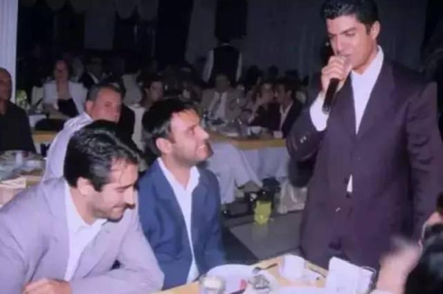 Çeşme’de Yeniden Buluşma: Alişan, Mahsun Kırmızıgül ve Özcan Deniz 25 Yıllık Küslüğü Sonlandırdı