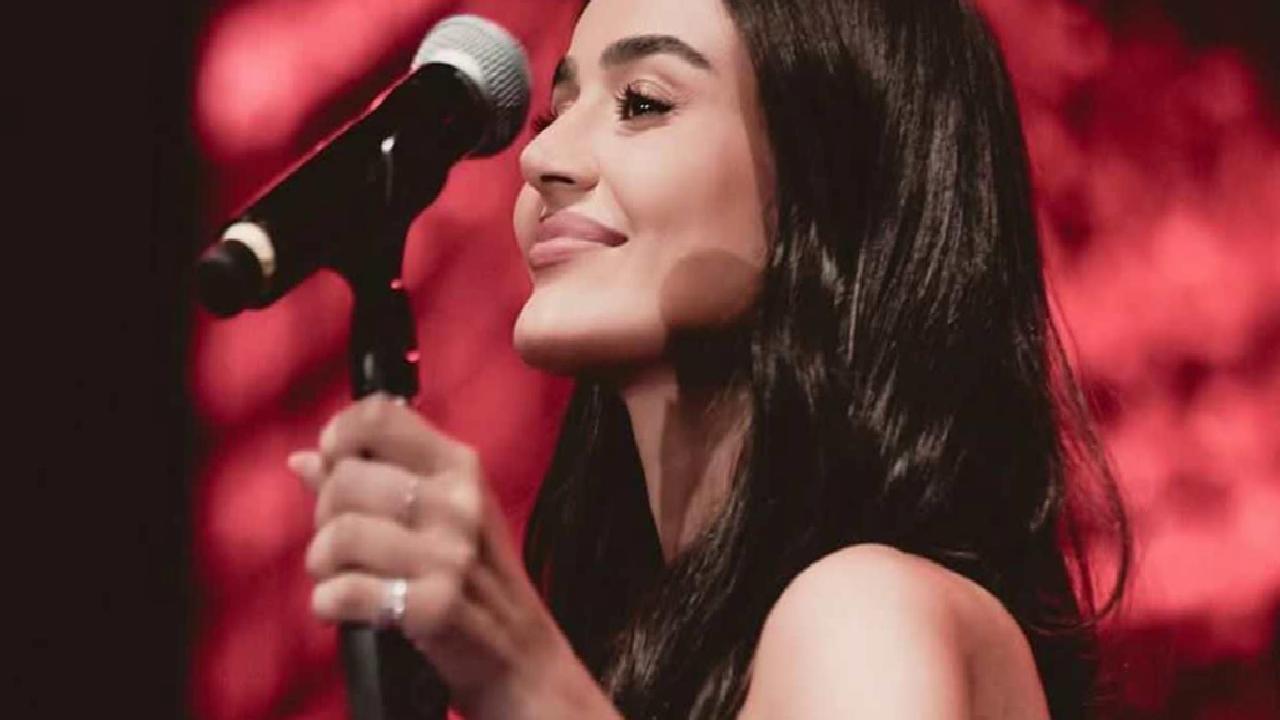 Elif Buse Doğan'dan samimi itiraflar: Sahnemi bir sofraya benzetiyorum!