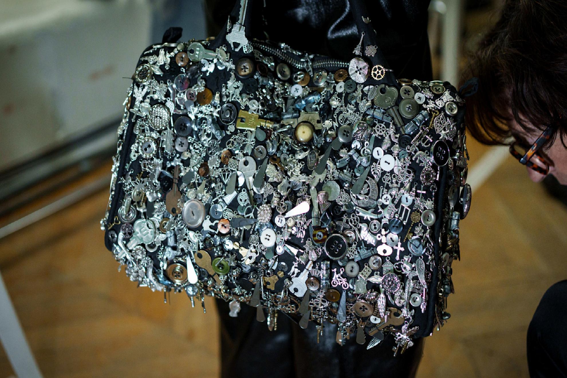 Erkek Modasında Yeni Dönem: İlkbahar/Yaz 2026 Sezonunda Öne Çıkan Çanta Trendleri