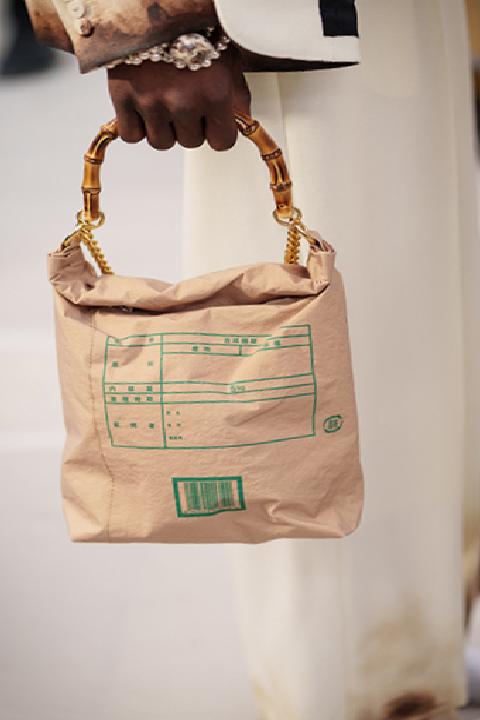 Erkek Modasında Yeni Dönem: İlkbahar/Yaz 2026 Sezonunda Öne Çıkan Çanta Trendleri