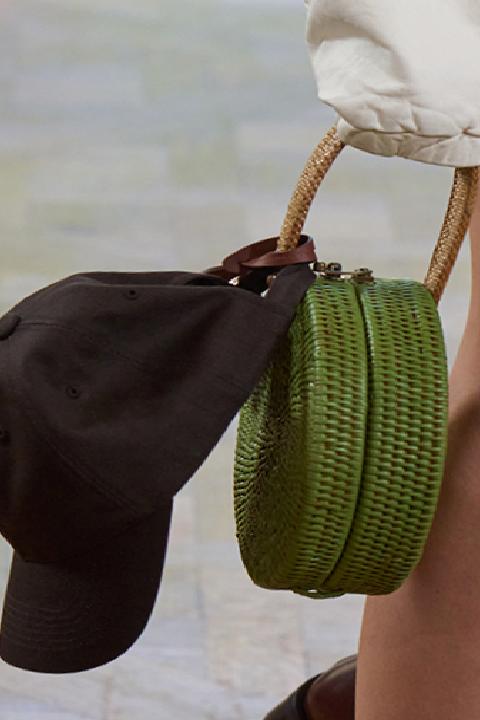 Erkek Modasında Yeni Dönem: İlkbahar/Yaz 2026 Sezonunda Öne Çıkan Çanta Trendleri