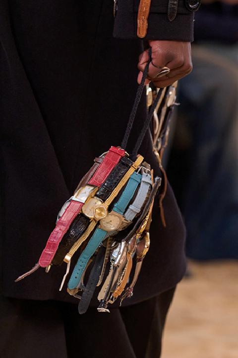 Erkek Modasında Yeni Dönem: İlkbahar/Yaz 2026 Sezonunda Öne Çıkan Çanta Trendleri