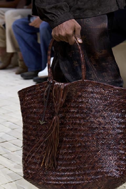 Erkek Modasında Yeni Dönem: İlkbahar/Yaz 2026 Sezonunda Öne Çıkan Çanta Trendleri