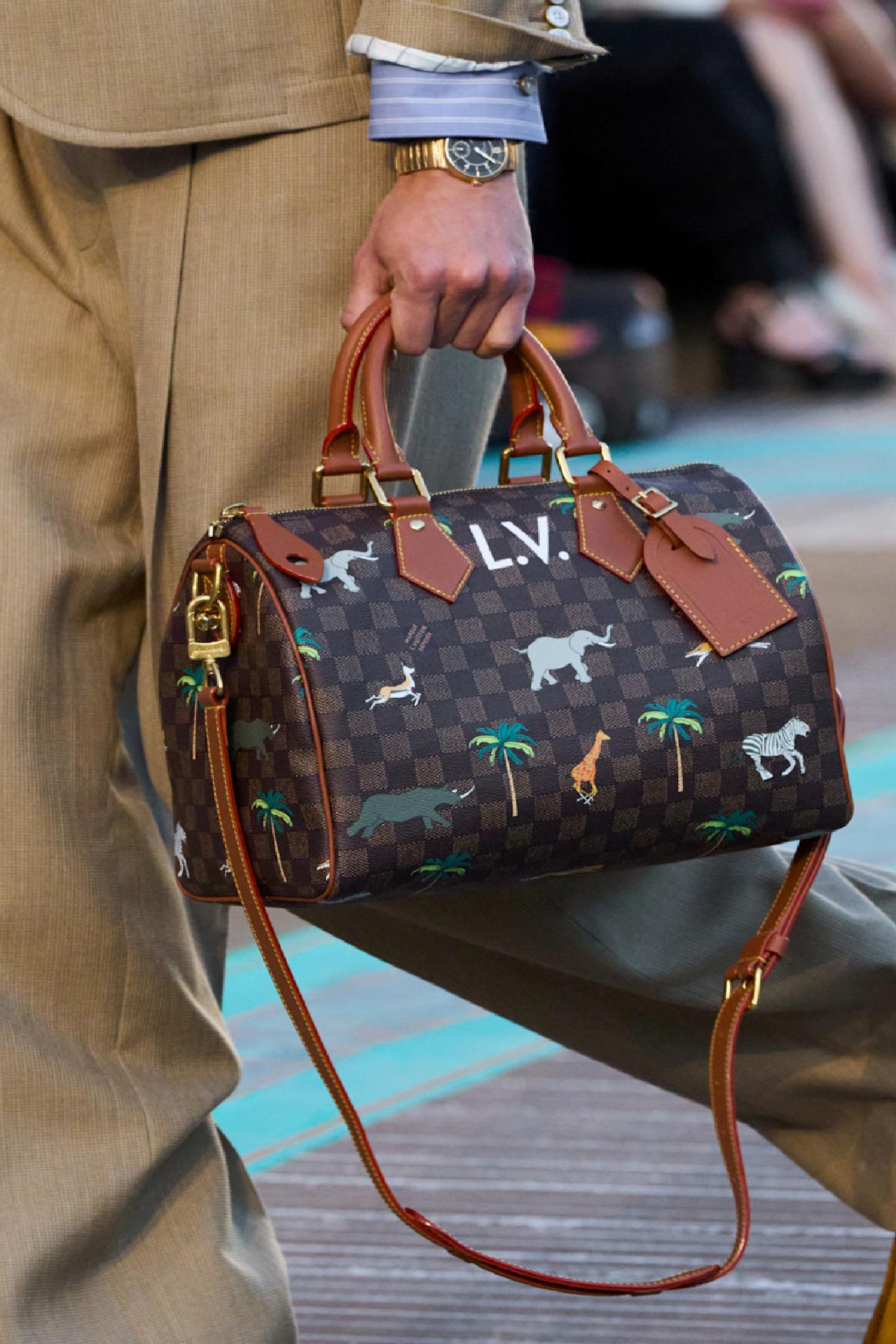 Erkek Modasında Yeni Dönem: İlkbahar/Yaz 2026 Sezonunda Öne Çıkan Çanta Trendleri