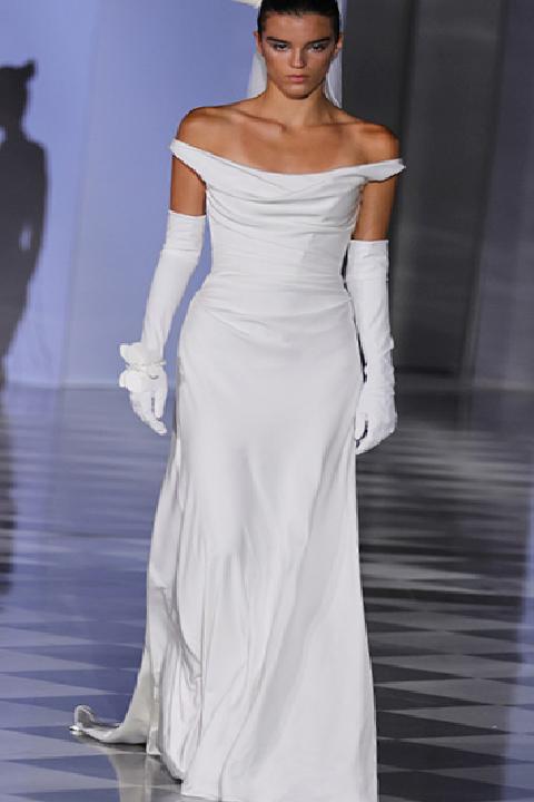 Gelinlik Trendlerine Bakış: Yalın, Hacimli Veya Gösterişli