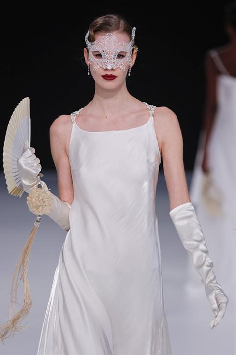 Gelinlik Trendlerine Bakış: Yalın, Hacimli Veya Gösterişli