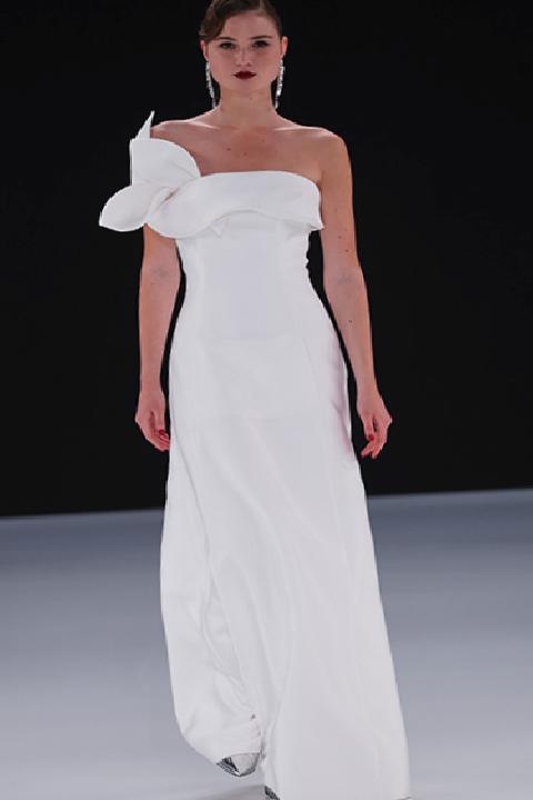 Gelinlik Trendlerine Bakış: Yalın, Hacimli Veya Gösterişli