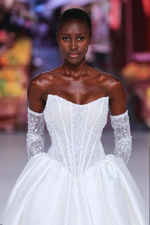 Gelinlik Trendlerine Bakış: Yalın, Hacimli Veya Gösterişli