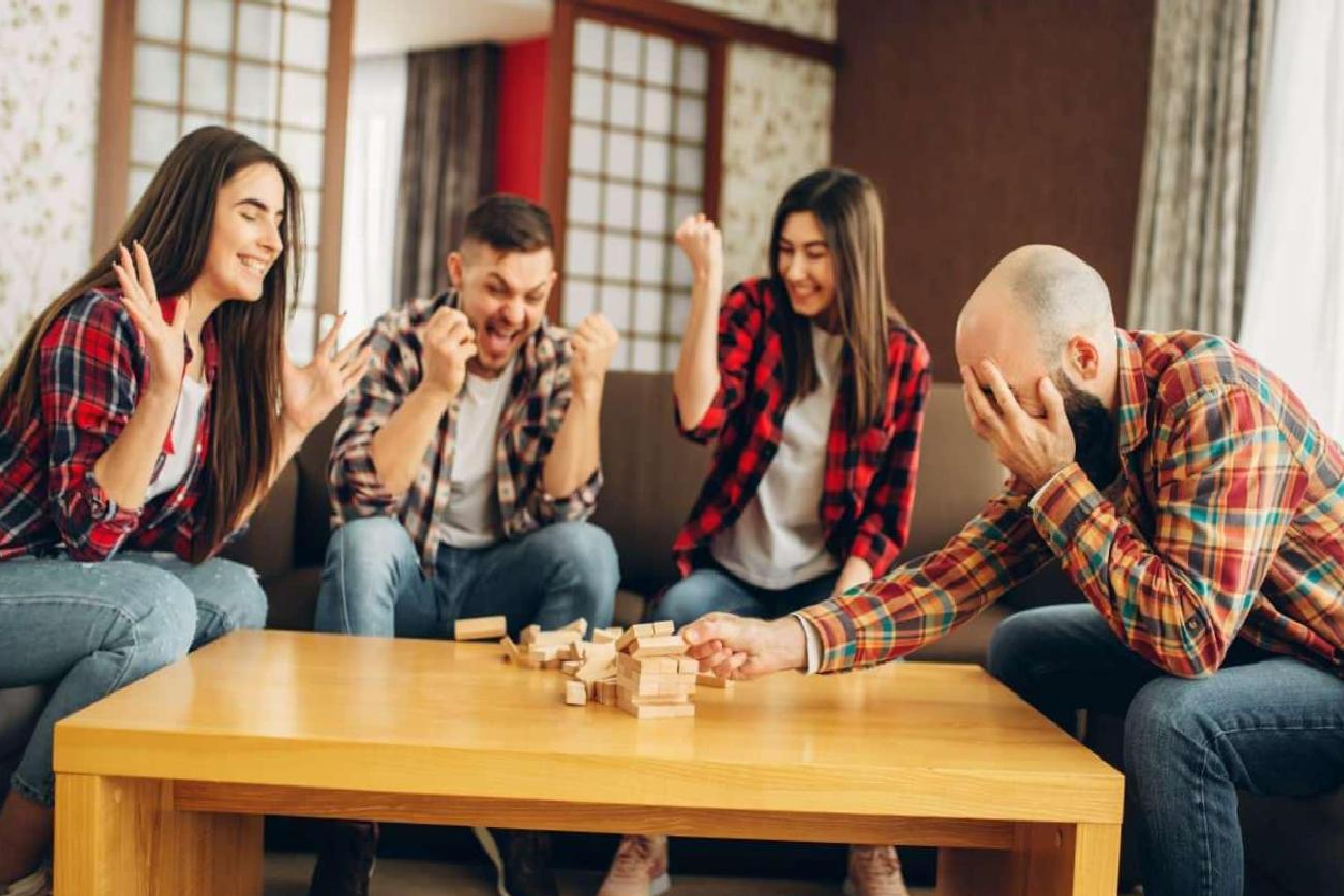 Hafta sonunuzu neşelendirin: Evde ailece oynanabilecek oyunlar nelerdir?