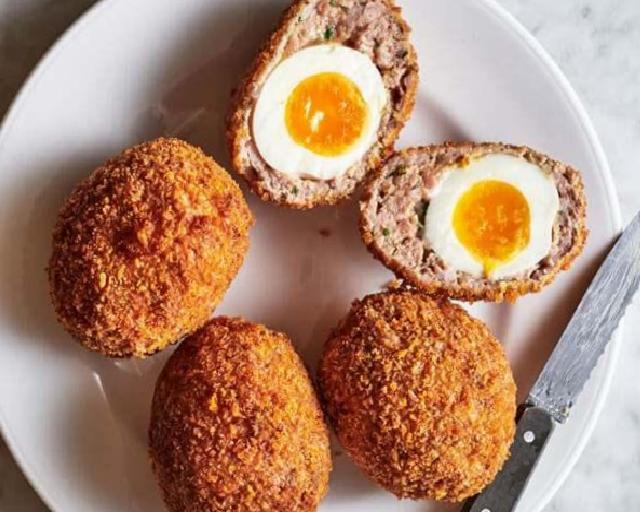 İskoç yumurtası (Scotch eggs) tarifi: Dışı kıtır, içi sürpriz dolu