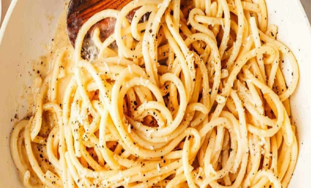 İtalyanları ve İngilizleri karşı karşıya getiren Spaghetti Cacio e Pepe tarifi