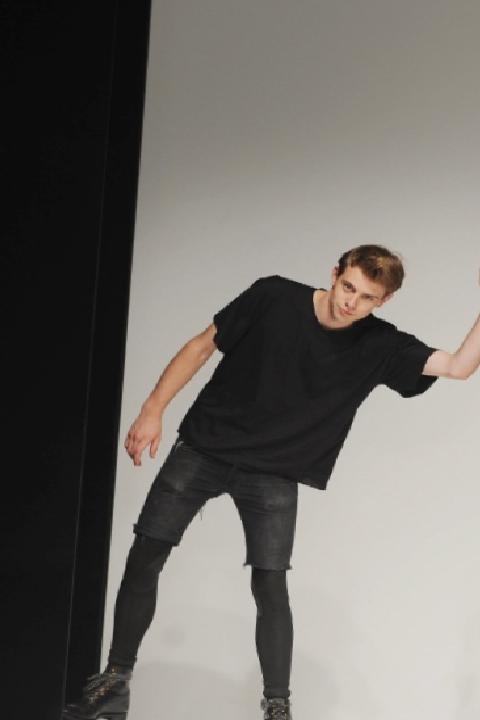 Jonathan Anderson’un Oyunculuktan Modaya Yolculuğu: Sahne Arkasından Işığa