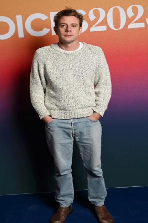 Jonathan Anderson’un Oyunculuktan Modaya Yolculuğu: Sahne Arkasından Işığa