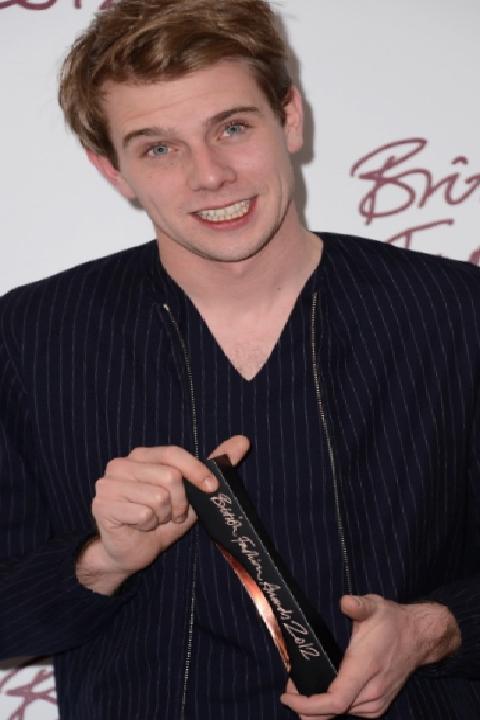 Jonathan Anderson’un Oyunculuktan Modaya Yolculuğu: Sahne Arkasından Işığa