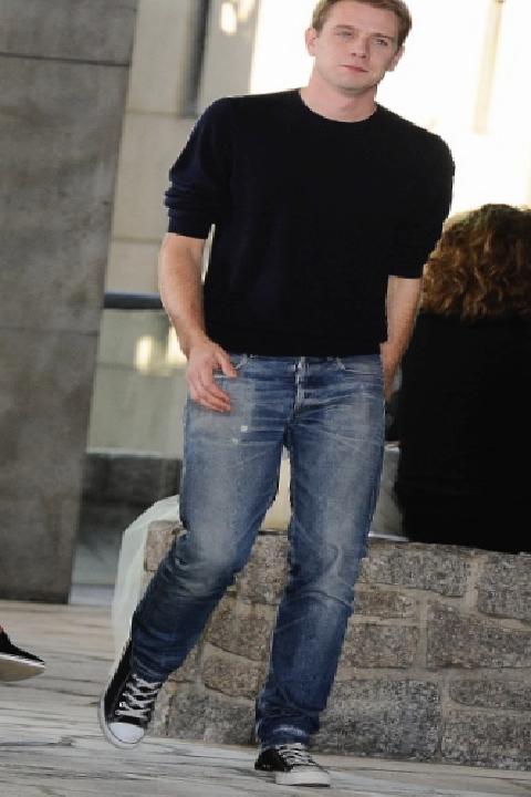 Jonathan Anderson’un Oyunculuktan Modaya Yolculuğu: Sahne Arkasından Işığa