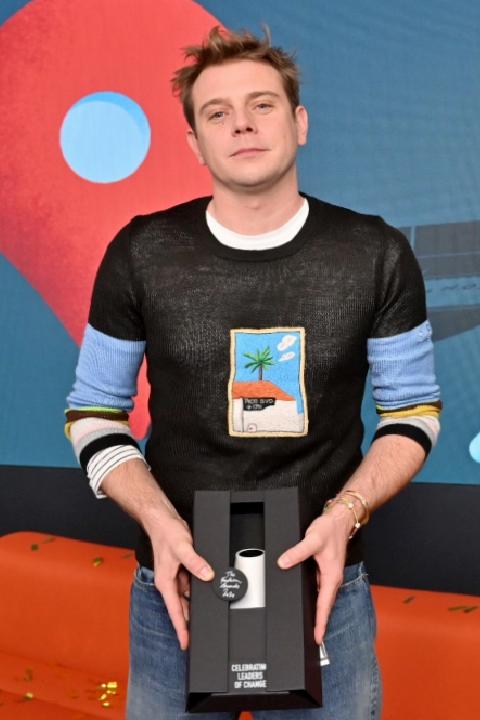 Jonathan Anderson’un Oyunculuktan Modaya Yolculuğu: Sahne Arkasından Işığa