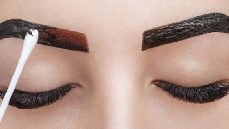 Kaş rengine kınayla doğal dokunuş! Yaptırmış gibi görünecek, tek sırrı var