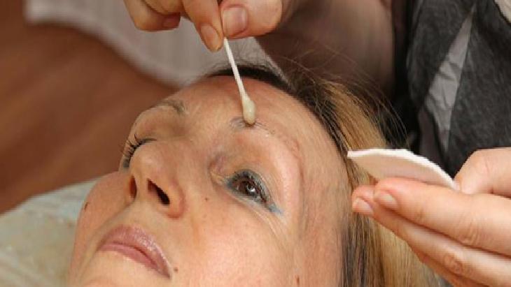 Kaş rengine kınayla doğal dokunuş! Yaptırmış gibi görünecek, tek sırrı var