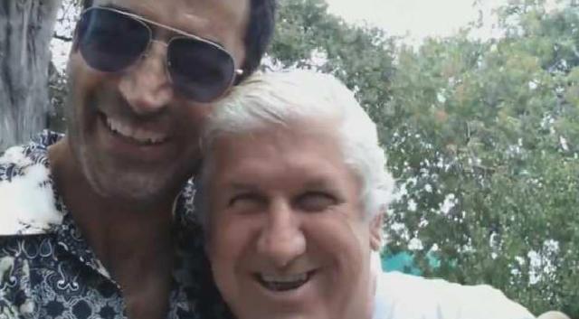 Kenan İmirzalıoğlu, Camide Yaşanan Samimi Diyalogla Sosyal Medyada Gündeme Geldi