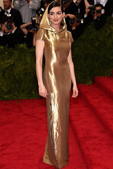 Kırmızı Halının Kraliçesi: Anne Hathaway'in Stil Kodları Ve Evrimi