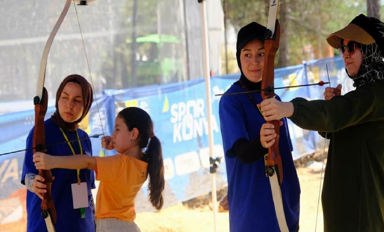 Konya'da anneler ve kızları bir arada! Eğlence dolu anlar yaşandı!