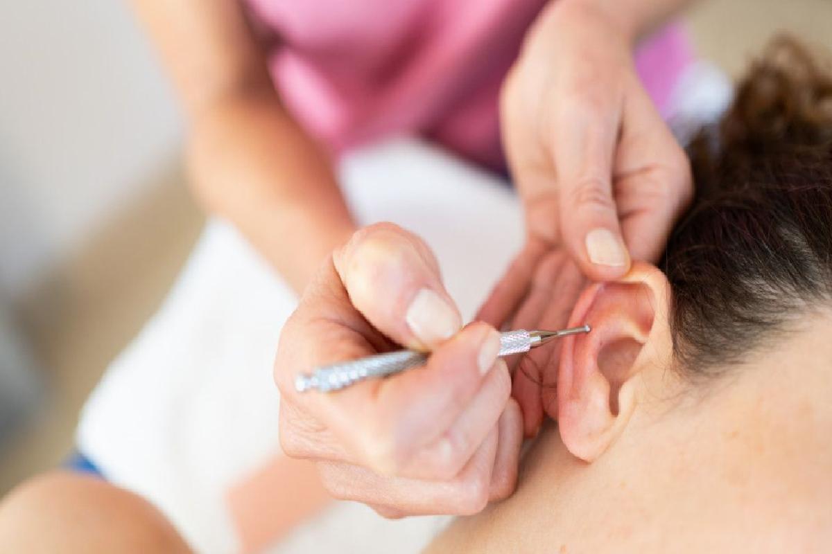 Kulağınızı temizlerken dikkat edin: Yanlış yöntemler işitme kaybına neden oluyor