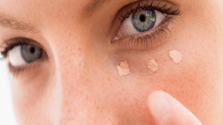 Makyajın yarısı telefonda kalmasın! Meğer çözümü bu kadar basitmiş