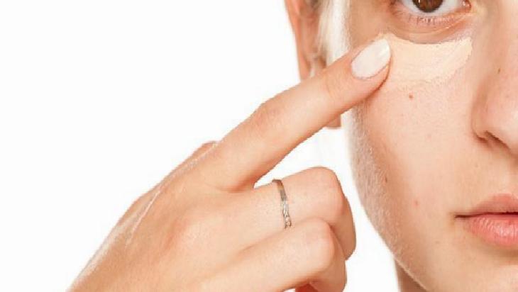 Makyajın yarısı telefonda kalmasın! Meğer çözümü bu kadar basitmiş