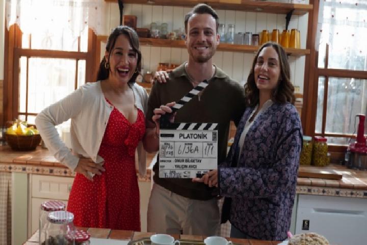 Netflix'in Yeni Yerli Dizisi “Platonik: Mavi Dolunay Otel” Eylülde Yayında