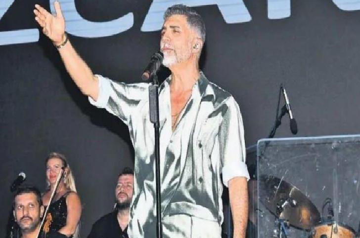 Özcan Deniz'den sahnede olay sözler: Abisi Ercan Deniz'e acımadı!