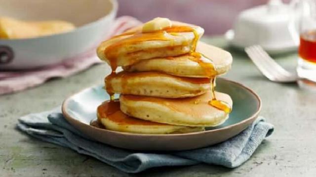 Pratik kahvaltıların yıldızı: Sadece 1 yumurtayla 2 kişilik pankek tarifi