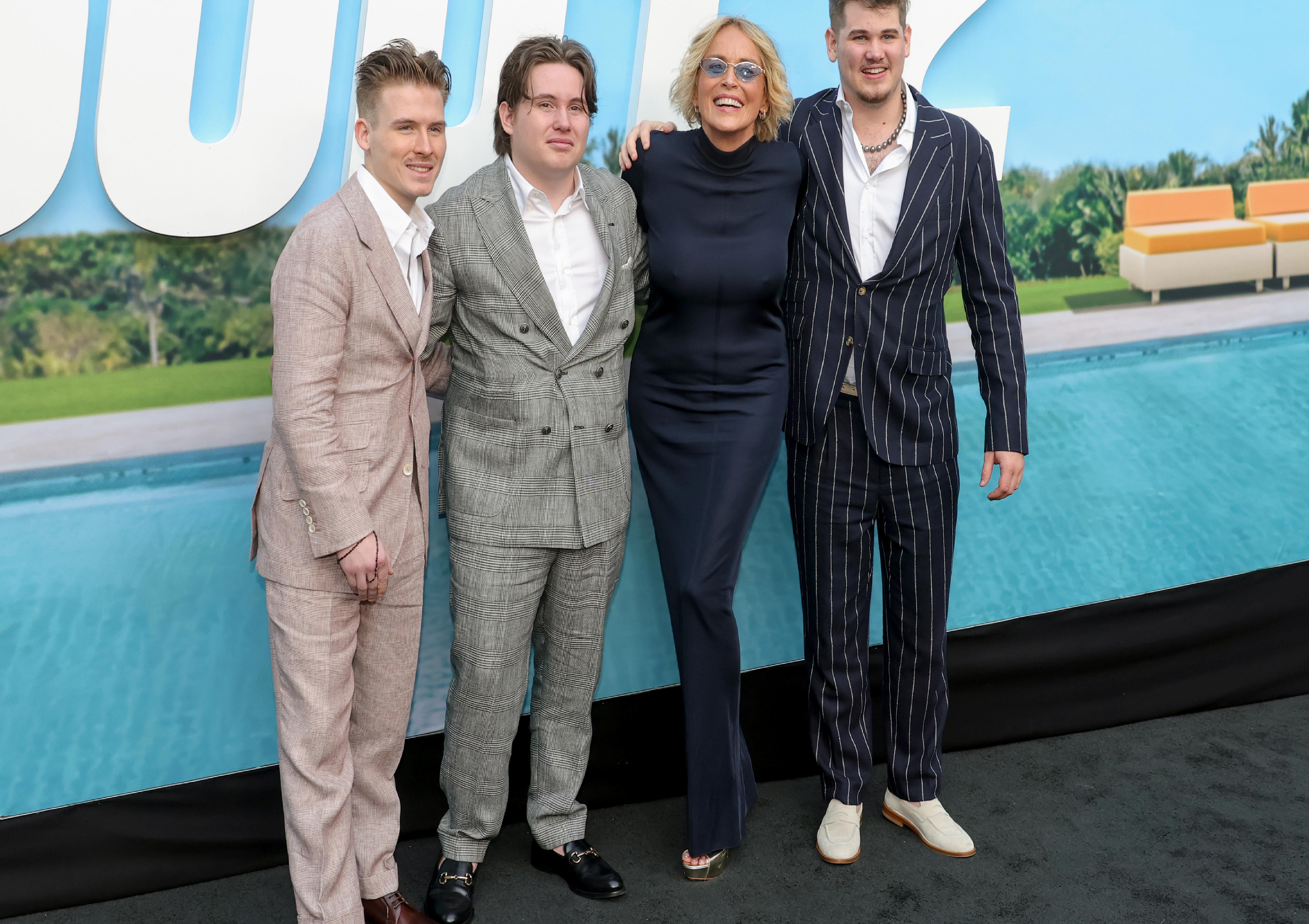 Sharon Stone “Nobody 2” Galasında Saint Laurent Elbisesi İle Zarif Ve Modern Bir Görünüm Sergiledi