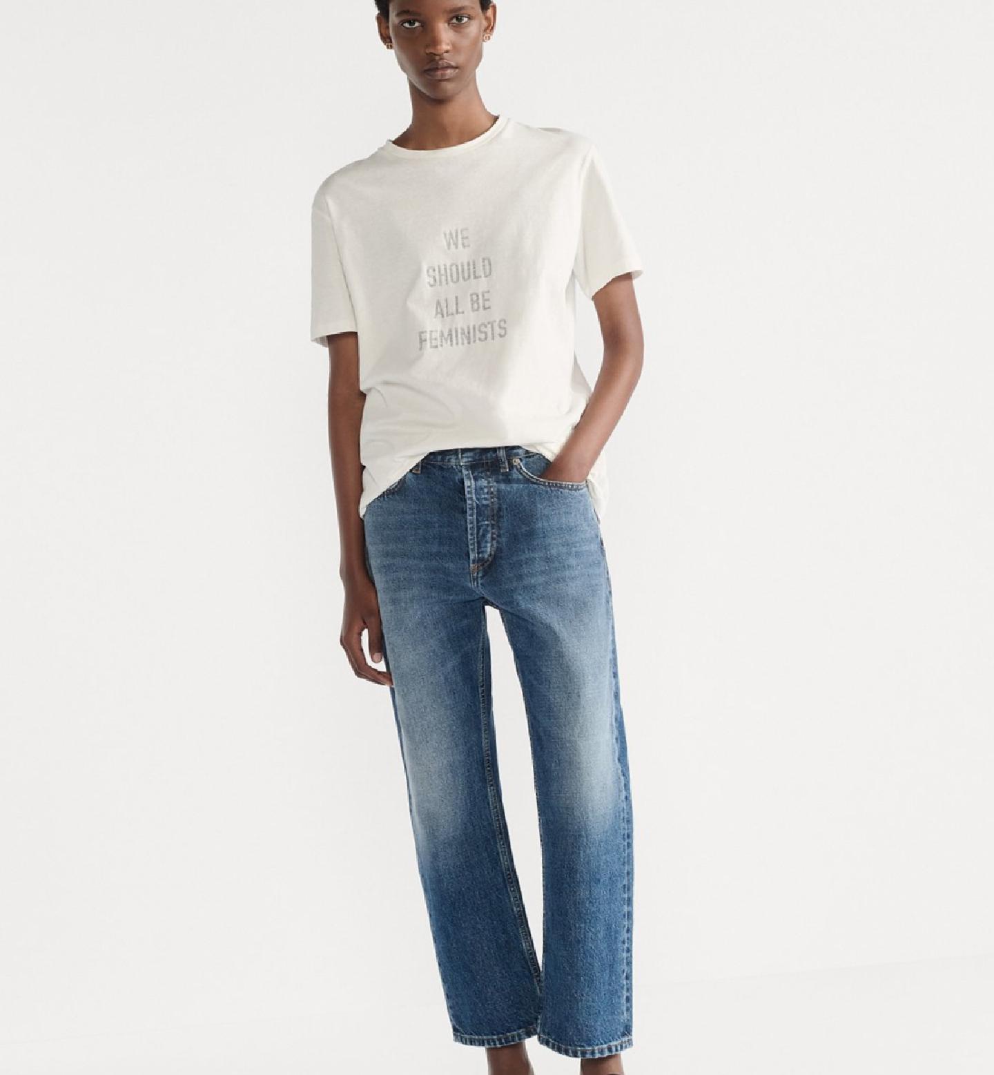 Sloganlı Tişörtler: 2025 Sonbaharında Güçlü Bir İfade Biçimi