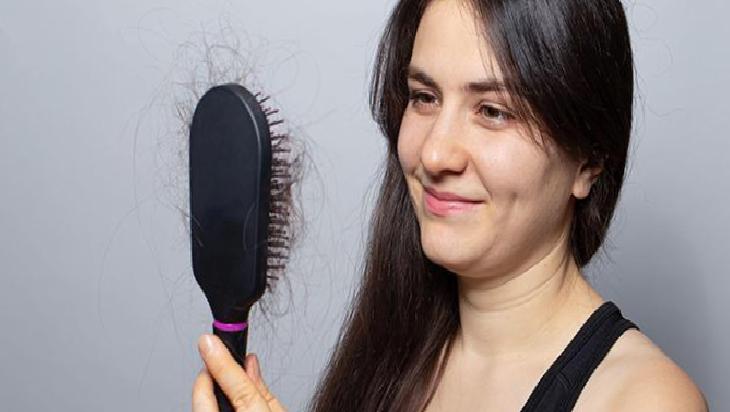 Sonbaharda saçlarınızdan olmayın! İşte dökülme karşıtı en iyi ipuçları
