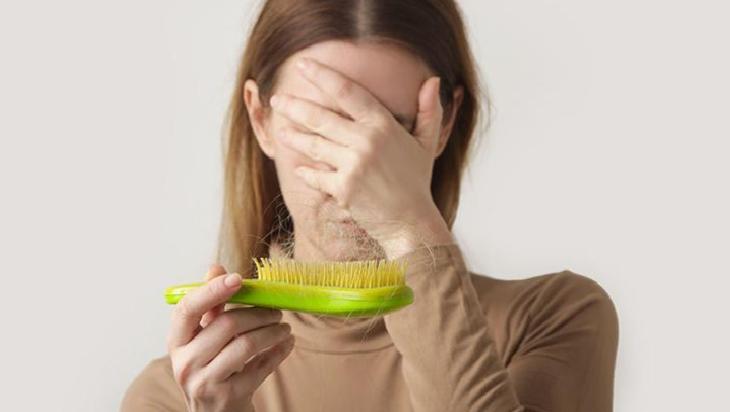 Sonbaharda saçlarınızdan olmayın! İşte dökülme karşıtı en iyi ipuçları