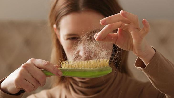 Sonbaharda saçlarınızdan olmayın! İşte dökülme karşıtı en iyi ipuçları