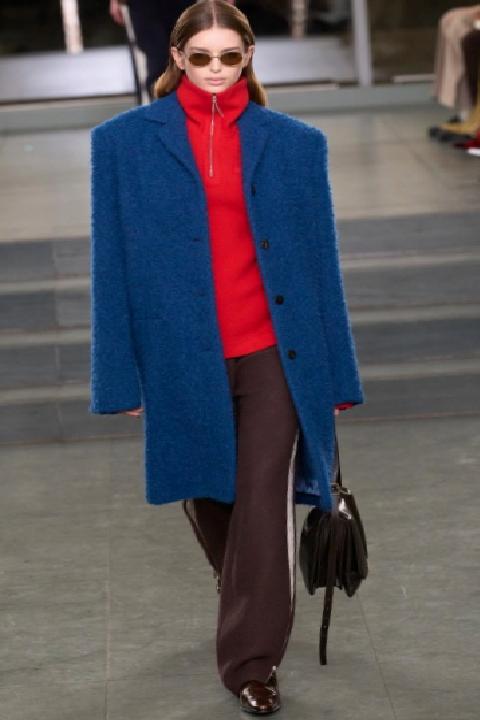 Sonbahar/Kış 2025 Renk Trendleri: Podyumlardan Gardıroplara Uzanan Sezonun Öne Çıkan Tonları