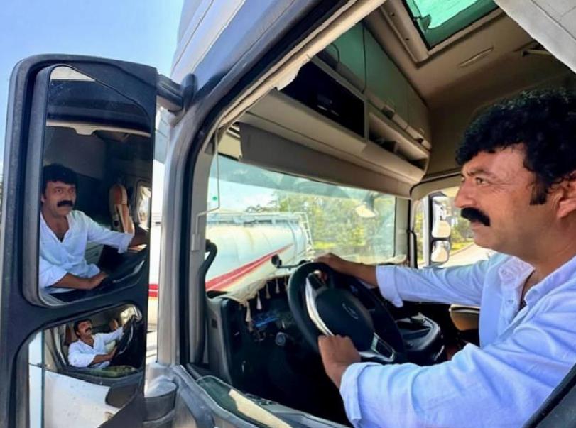 Vanlı Müslüm Baba! Müslüm Gürses'e benzerliğiyle yok artık dedirtti