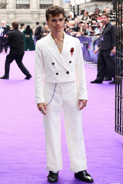 Wednesday Yıldızları Mor Halıda