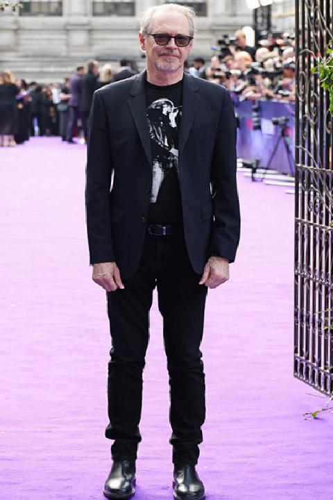 Wednesday Yıldızları Mor Halıda