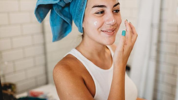 Yaz bitti diye kenara atmayın, herkes bu hatayı yapıyor! Böyle nemlendirin