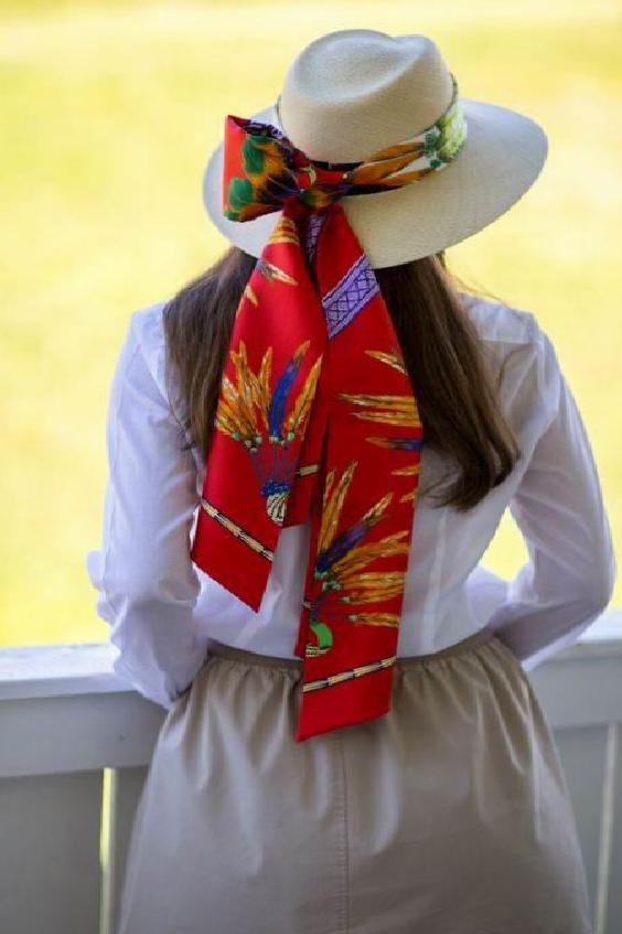 Yaz modasında çarpıcı etki: Fular kullanma sanatı!