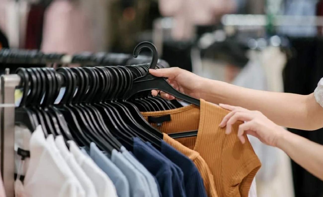 Yazar Hatice Kübra Tongar 'Çocuğuma normal kıyafet bulamıyorum' diyerek isyan etti