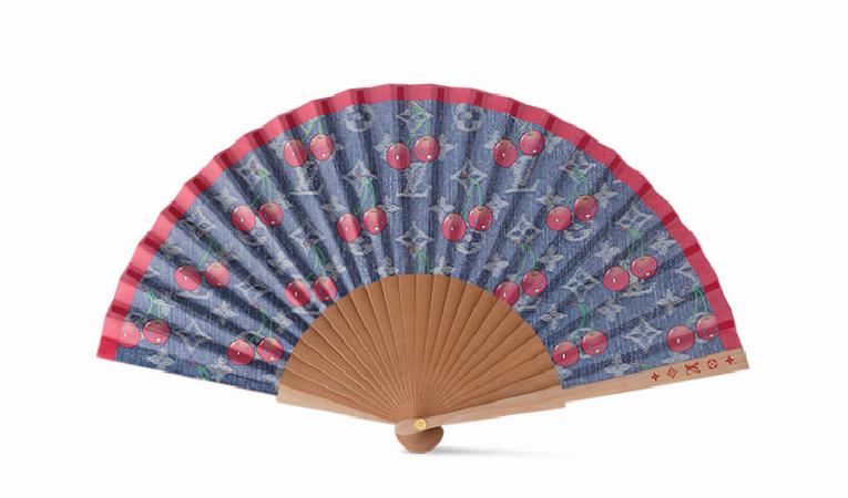 Yazın En Şık Esintisi: Yelpazelerin Yükselişi