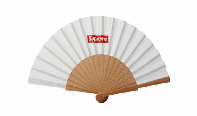 Yazın En Şık Esintisi: Yelpazelerin Yükselişi