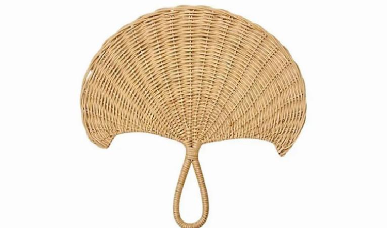 Yazın En Şık Esintisi: Yelpazelerin Yükselişi