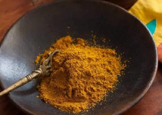 Yemeklerine ekleyen doktor yüzü görmüyor: Köri sağlığın en büyük destekçisi çıktı!