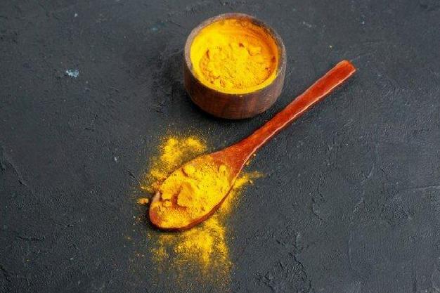 Yemeklerine ekleyen doktor yüzü görmüyor: Köri sağlığın en büyük destekçisi çıktı!