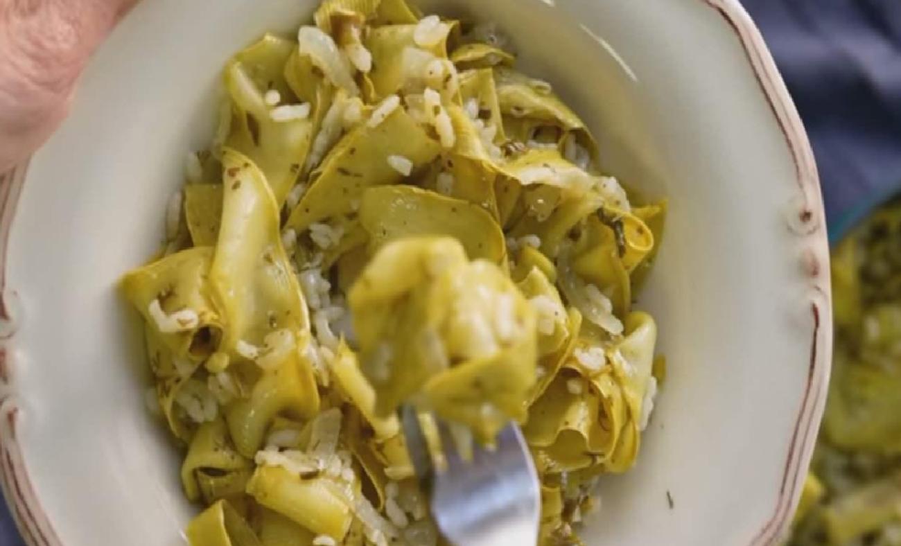 Zeytinyağlı Kabak Sıyırma: Hafif ve Lezzetli Bir Ege Esintisi